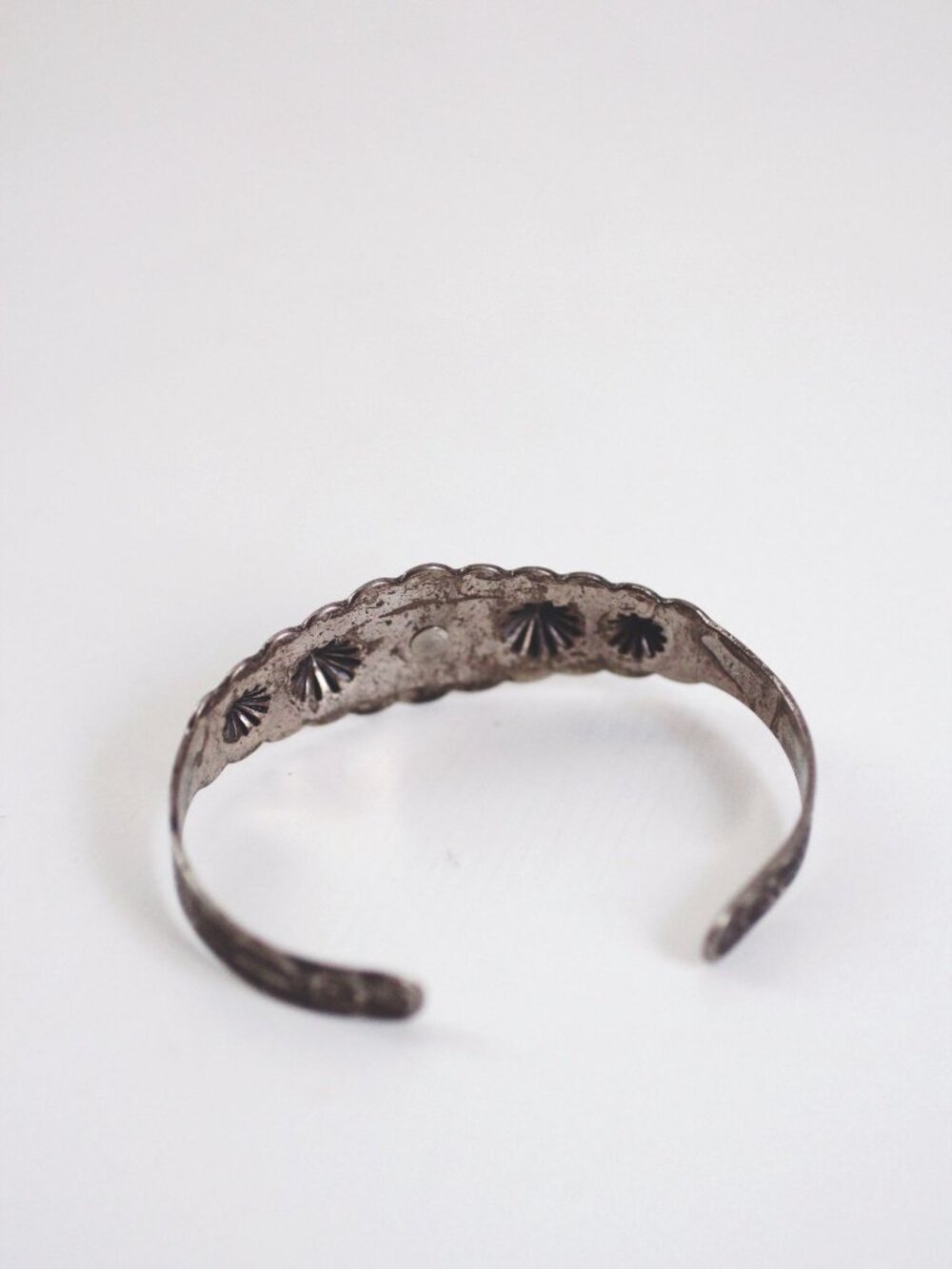 Vintage Southwestern Sterling Silver Turquoise Cuff Bracelet Stamped Scalloped - Picture 6 of 8